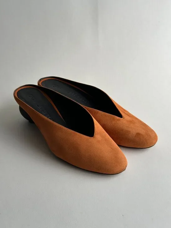 GRAY MATTERS Mules, size 39 in Rust color with Egg shaped Heel - Picture 2 of 7